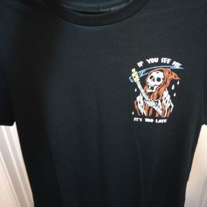 Black T-shirt skull print in the back and front